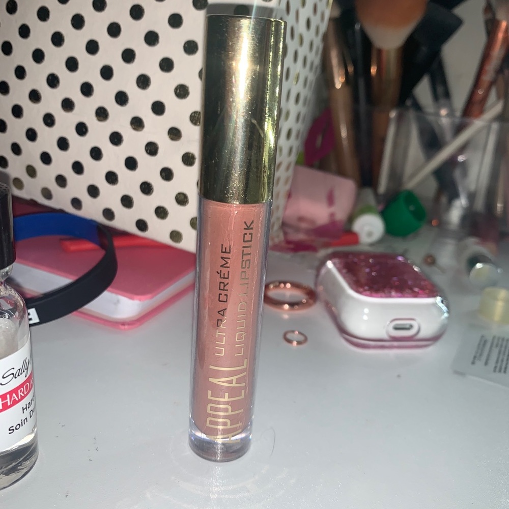 Creme liquid lipstick